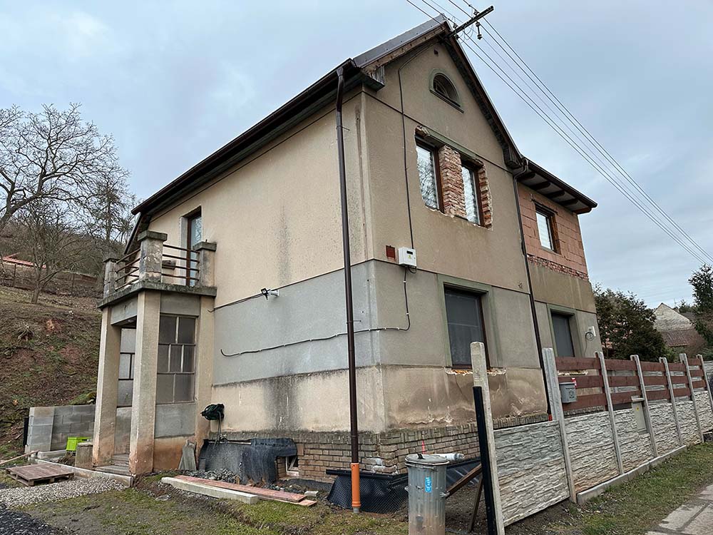 starý rodinný dům před zateplením